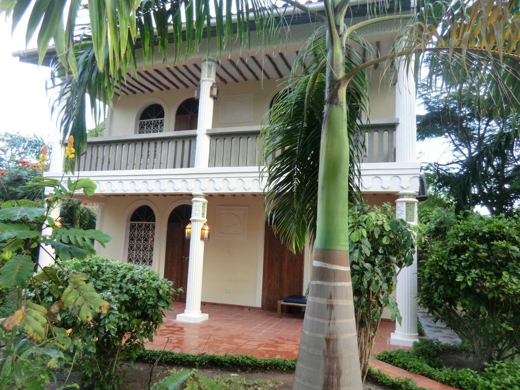 Villa Lamuhouse Diani Beach Exterior foto